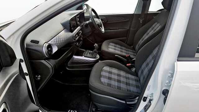 Hyundai I10 1.0 PREMIUM AUTO EURO 6 (S/S) 5DR Atlas White