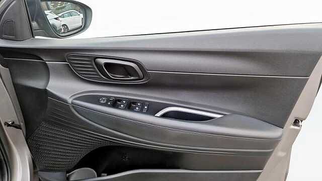 Hyundai BAYON 1.0 T-GDI MHEV SE CONNECT SUV 5DR PETROL HYBRID MANUAL EURO 6 (S/S) (100 PS)