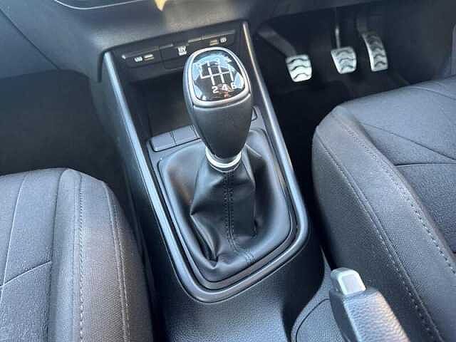 Hyundai BAYON 1.0 T-GDI MHEV SE CONNECT SUV 5DR PETROL HYBRID MANUAL EURO 6 (S/S) (100 PS)