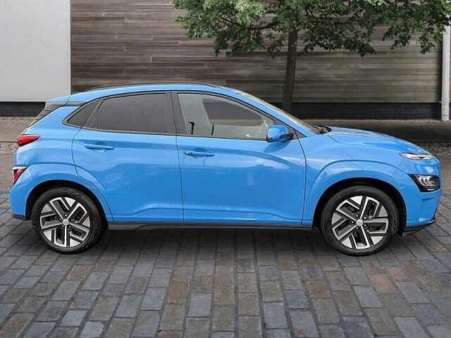 Hyundai KONA 64kWh Premium SUV 5dr Electric Auto (10.5kW Charger) (204 ps)