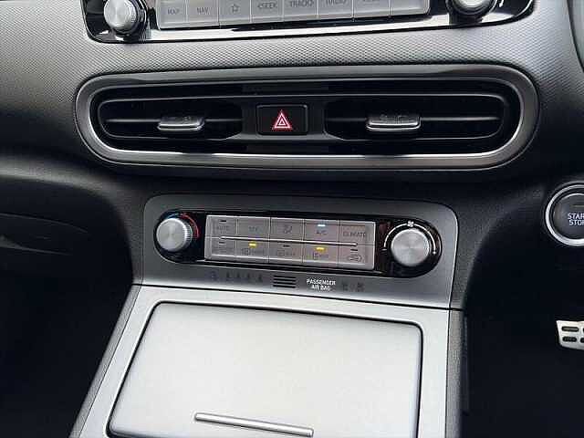 Hyundai KONA 64kWh Premium SUV 5dr Electric Auto (10.5kW Charger) (204 ps)
