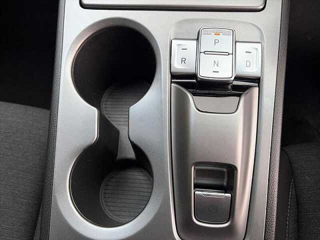 Hyundai KONA 64kWh Premium SUV 5dr Electric Auto (10.5kW Charger) (204 ps)