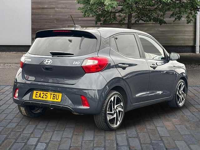 Hyundai i10 1.2 Premium Hatchback 5dr Petrol Auto Euro 6 (s/s) (79 ps)