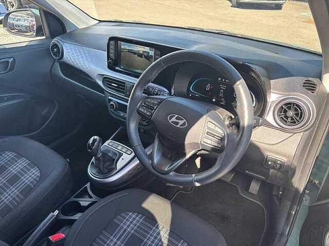 Hyundai i10 1.0 Premium Hatchback 5dr Petrol Auto Euro 6 (s/s) (63 ps)