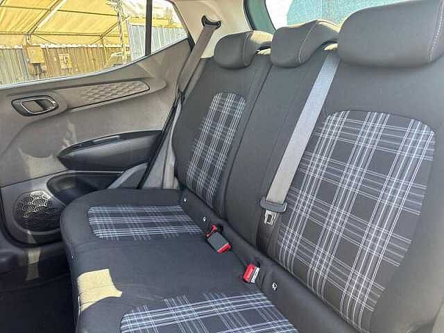 Hyundai i10 1.0 Premium Hatchback 5dr Petrol Auto Euro 6 (s/s) (63 ps)