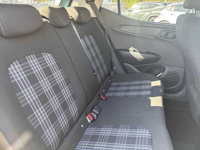 Hyundai i10 1.0 Premium Hatchback 5dr Petrol Auto Euro 6 (s/s) (63 ps)