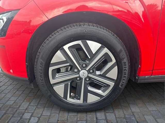 Hyundai KONA 64kWh Premium SUV 5dr Electric Auto (10.5kW Charger) (204 ps)