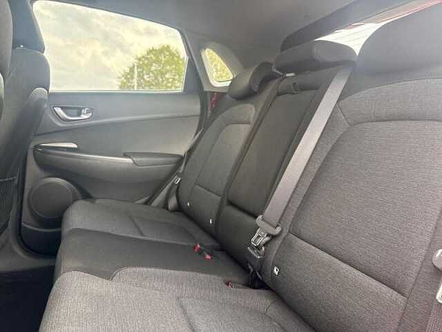 Hyundai KONA 64kWh Premium SUV 5dr Electric Auto (10.5kW Charger) (204 ps)