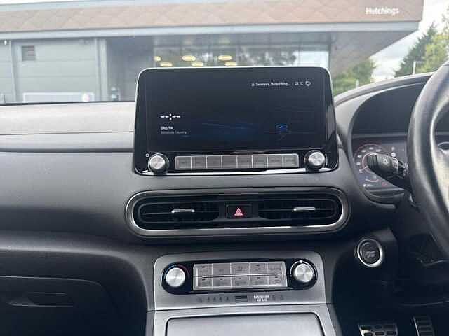 Hyundai KONA 64kWh Premium SUV 5dr Electric Auto (10.5kW Charger) (204 ps)