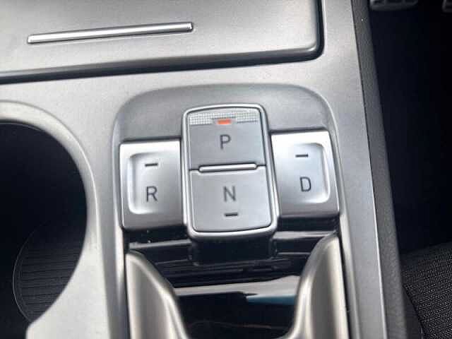 Hyundai KONA 64kWh Premium SUV 5dr Electric Auto (10.5kW Charger) (204 ps)