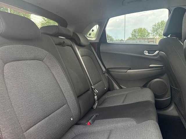 Hyundai KONA 64kWh Premium SUV 5dr Electric Auto (10.5kW Charger) (204 ps)