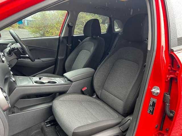 Hyundai KONA 64kWh Premium SUV 5dr Electric Auto (10.5kW Charger) (204 ps)