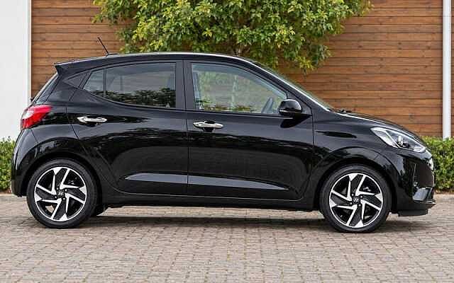Hyundai i10 1.2 Premium Hatchback 5dr Petrol Auto Euro 6 (s/s) (84 ps)